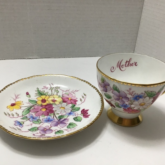 Vintage TUSCAN Fine Bone China Mother CUP SAUCER pattern Made in England - Picture 2 of 4